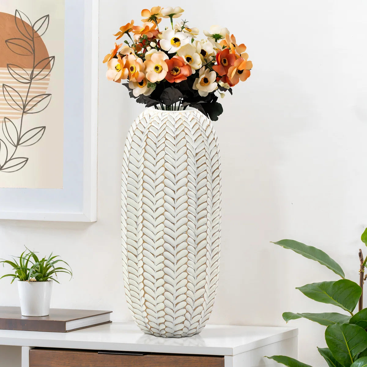 Modern Polyresin Decorative Vase with Geometric Pattern for Home Decor